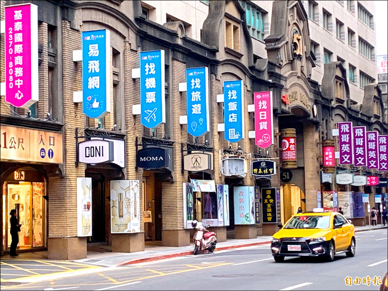 旅行社營收持續走高，股價也攀高，但是在短多獲利了結賣壓出爐下，上週五旅行社族群股價全面走跌。
（記者靳昌玲攝）