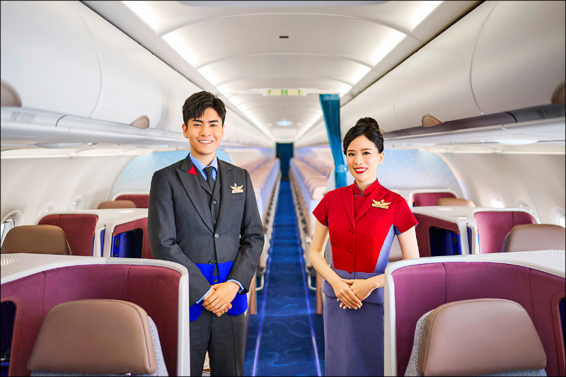 出國旅遊人潮蠢動,航空雙雄端午連假短程航線的訂位都已達95%以上,華航暑假旺季全航線訂位率皆超過80%。(華航提供)