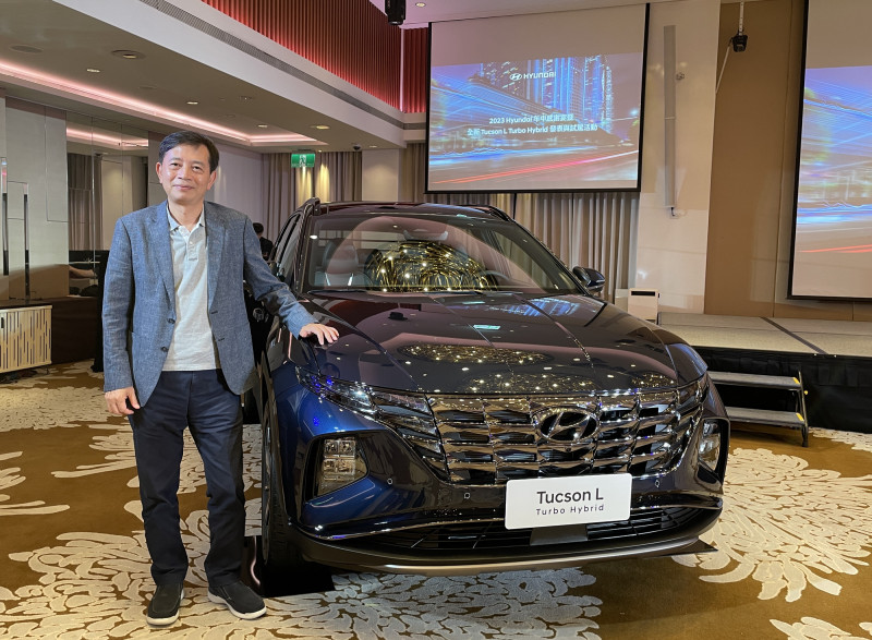 三陽(2206)代理的現代(HYUNDAI)汽車昨日正式發表Tucson L Turbo Hybrid車款,挾著渦輪油電動力魅力,今年配額1500輛已被訂光,7月將陸續交車。(記者楊雅民攝)