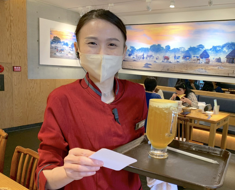 春水堂開出上半年全公司加薪最高12%、門市夥伴無經驗起薪達4萬元。（記者蔡淑媛攝）