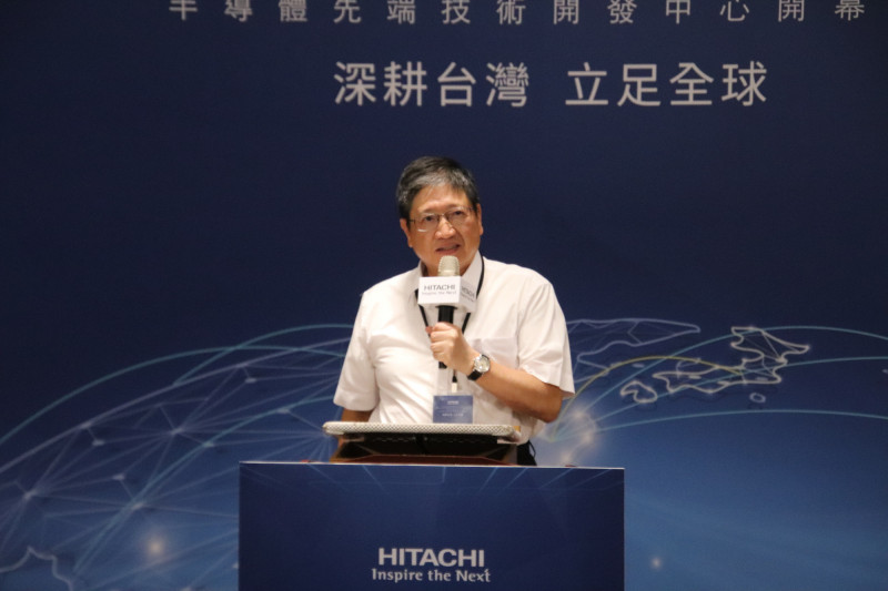 新竹縣長楊文科認為日立先端科技的先端技術開發中心（NCT）今天在竹北設立，跟台積電等半導體廠商都有密切的關係，是台灣護國群山中的其中1座神山。 （記者黃美珠攝）