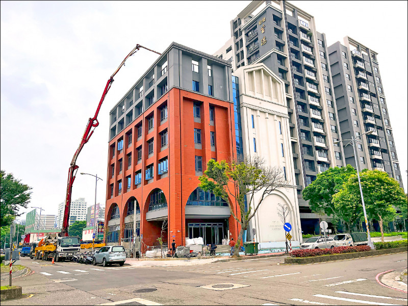 各部會相繼出手「打炒房」，房市買氣明顯量縮，去年全國買賣移轉棟數更是自2016年以來首度下滑。
（資料照）