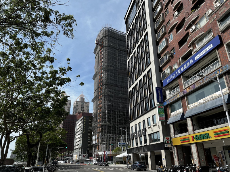 對於高雄市7月買賣量年增幅為六都最高，信義房屋不動產企研室專案經理曾敬德解讀，與科技廠投資訊息應該無關。（記者徐義平攝）