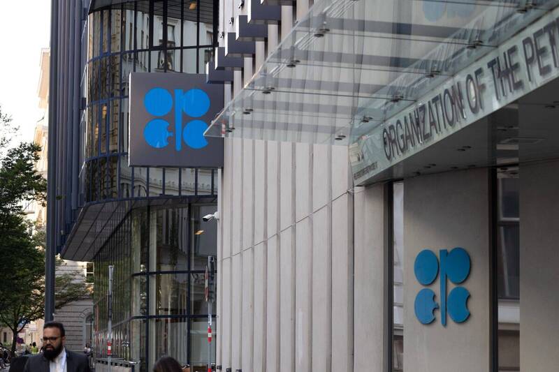 沙國是石油輸出國組織（OPEC）的領導者，在沙國的堅持下，OPEC推動減產政策，盼藉此提高油價，可是阿聯卻不想。（彭博社）