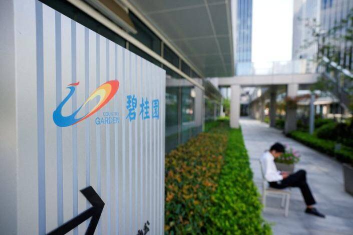 在碧桂園延遲償還債務後,中國房地產投資信託基金(REIT)管理的估計價值2.8兆元人民幣(台幣12.3兆元)的資產面臨更高的風險。(路透)