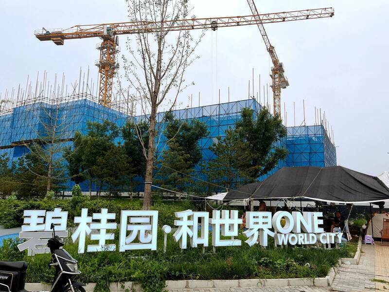 中國銷售量最大建商碧桂園可能違約,摩根大通(大摩)調高今年全球新興市場高收益公司債違約預測。(路透)