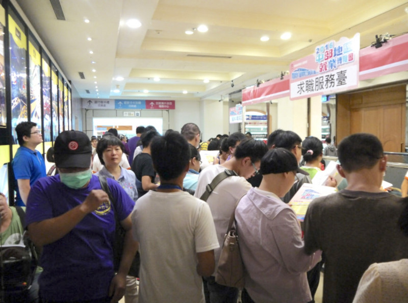 大立光、唐吉軻德等50家廠商徵才3300人 均薪3萬6