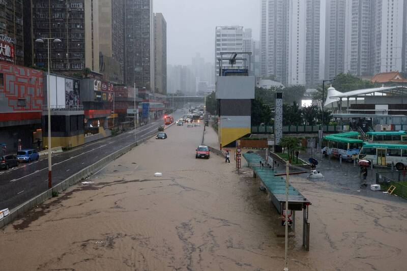 香港暴雨破139年紀錄 港股週五全日休市 - 自由財經