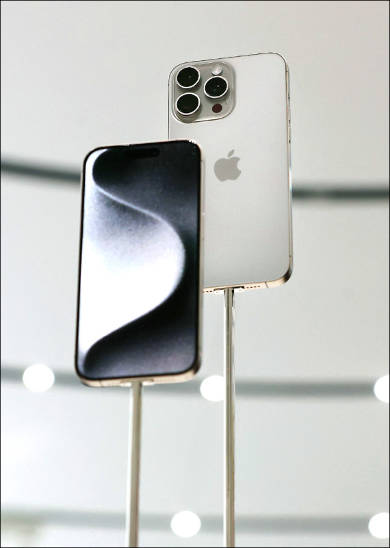 iPhone 15預購爆量。（法新社）