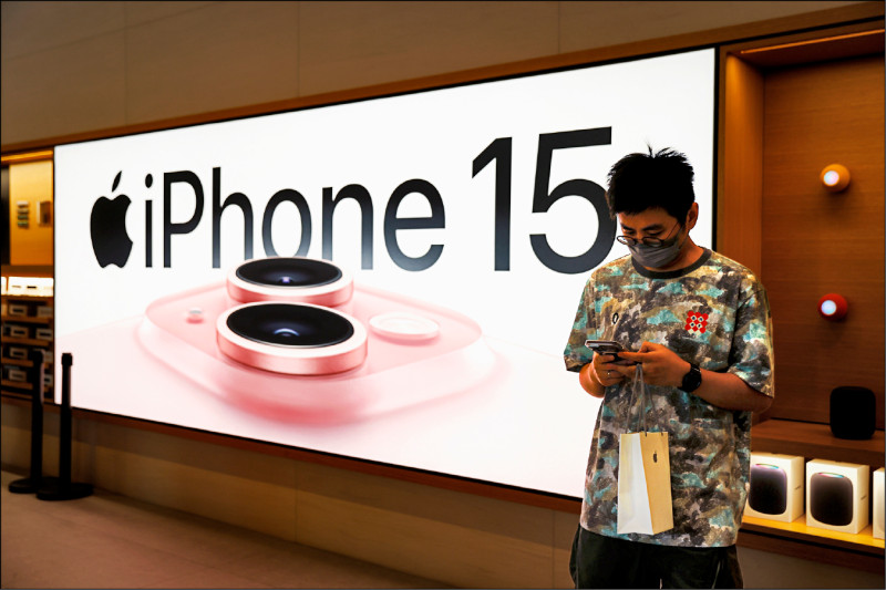 iPhone 15系列新機本月正式開賣，高階機種Pro、Pro Max熱銷。（歐新社）