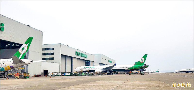 長榮航太維修事業中，國外客戶維修業務比重高達70%以上。
（記者王憶紅攝）