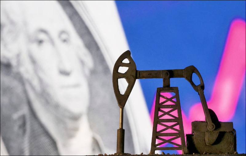 以色列與巴勒斯坦伊斯蘭激進組織「哈瑪斯」之間的衝突擴大，週一國際油價大漲五％。（路透）