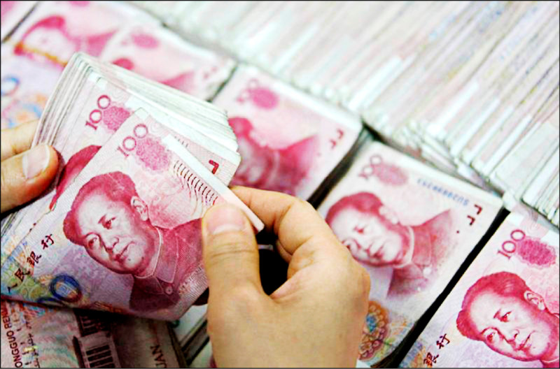 人民幣成為亞洲表現最糟貨幣之一,中國嚴防資金外逃。(路透資料照)