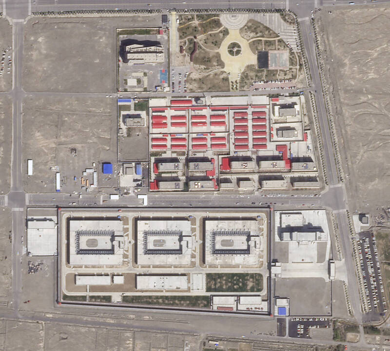 新疆阿圖什市的崑山產業園區，被認為是再教育營之一，圖為美國私人地球成像公司行星實驗室 （Planet Labs）2018年9月發表的空拍照。（美聯社）