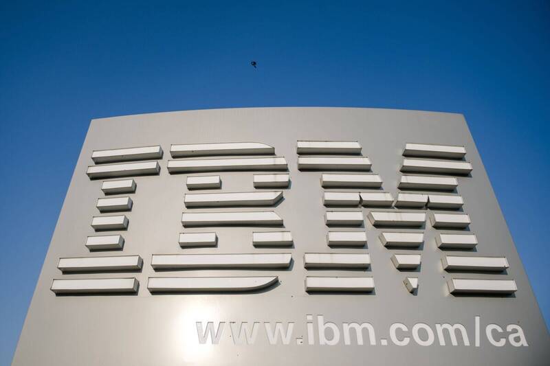 Rapidus為率先試製出2奈米半導體，向IBM支付授權費學習。（彭博）
