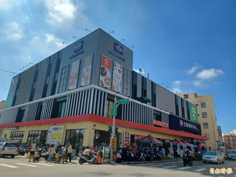 全聯澎湖旗艦店開幕，現場人潮不斷。（記者劉禹慶攝）