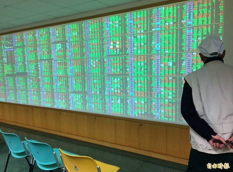 台股加權指數週五下跌62.98點，或0.38%，收16682.67點。（資料照）