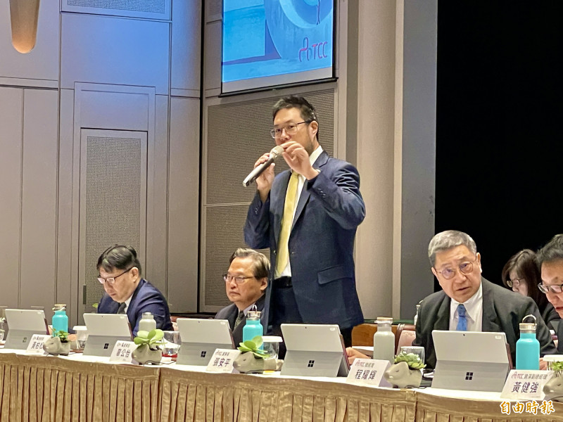 電動車快速崛起，鋰電池需求大增，國際中橡今天召開法說會表示，中橡研發的導電助劑碳黑有助維持電池充放電效率與循環壽命。（記者楊雅民攝）