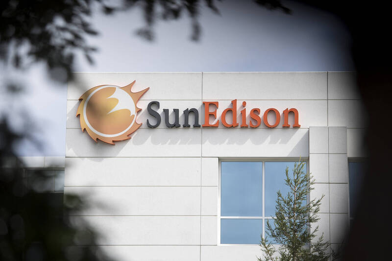 美國再生能源公司SunEdison2016年申請破產後，嚴重影響印度當地再生能源的發展。（彭博）