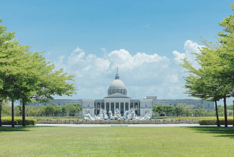 台86線可到奇美博物館，是台南知名景點。（業者提供）