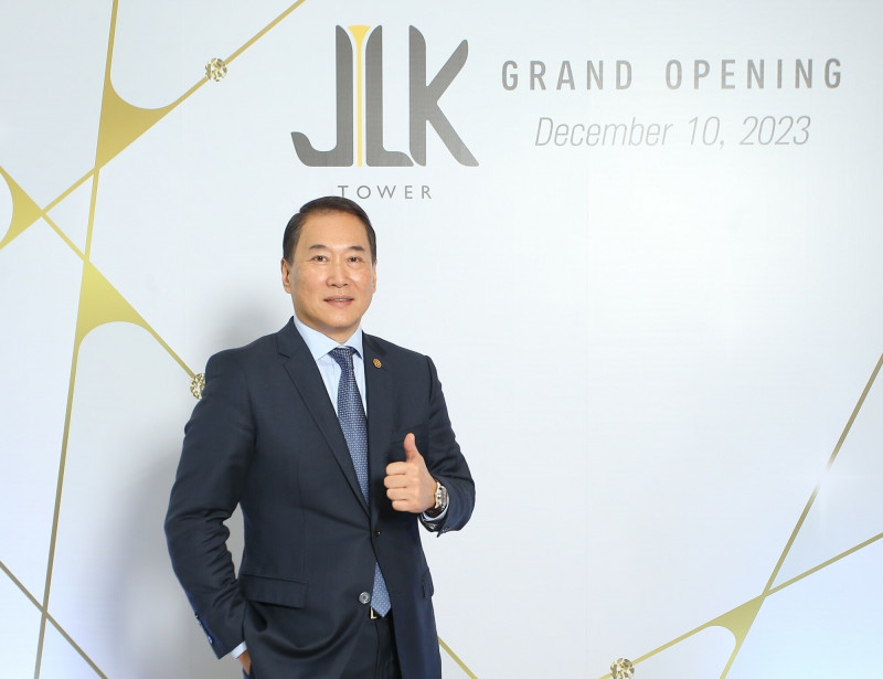 深耕東協市場，中租在泰國打造32層東協營運總部JLK Tower，10日落成，由中租企業總裁辜仲立主持開幕儀式。（業者提供）