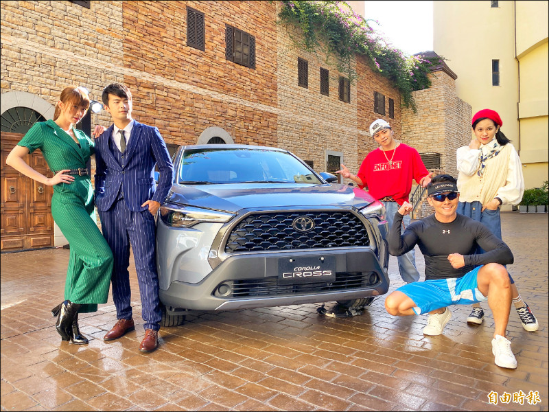 休旅車市場正夯，和泰汽車2020年導入首輛國產的小型休旅車TOYOTA COROLLA CROSS後，火速躍為台灣車市單一車款銷售霸主。（記者楊雅民攝）