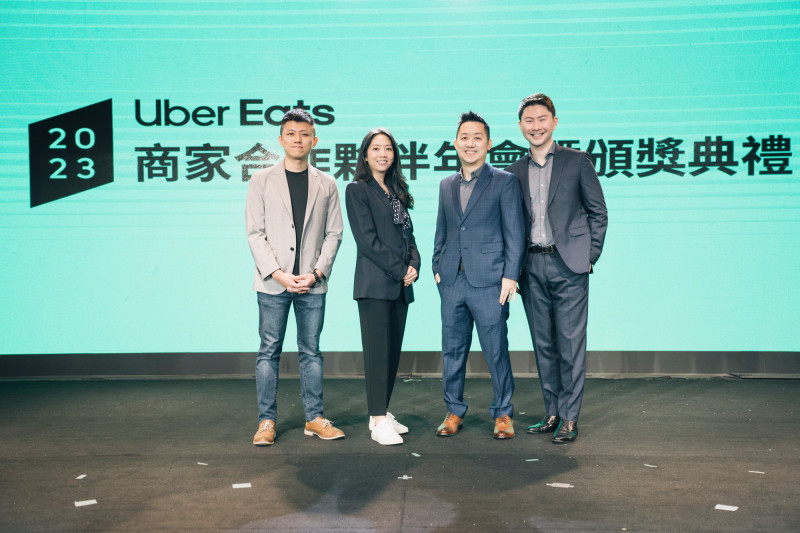 Uber Eats台灣總經理李佳穎（左2）表示，在疫情期間打下的根基、以及去年推出會員訂閱制Uber One的助攻下，疫後平台訂單不減反增。（業者提供）