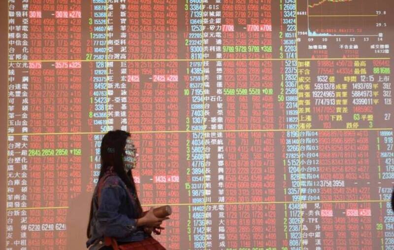 外資銀彈又來了，今（12日）大買台股102.94億。（資料照）