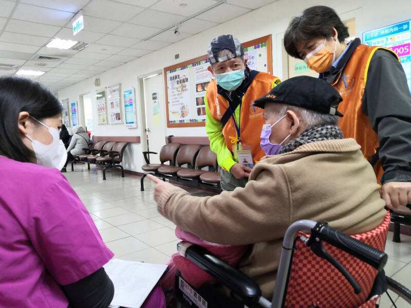 勞動部表示，若屬於適用勞基法第84條之1的工作者，如果是「保全業」、「社福機構」等適用勞基法第84條之1的工作者，且約定、核備的每月正常工時達240小時，每月基本工資應達3萬5025元。。（資料照）