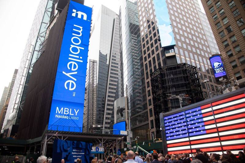 英特爾在2022年10月分拆自動駕駛事業Mobileye，以每股21美元的價格掛牌。（彭博資料照）