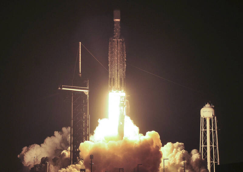 歐美各界都很依賴Space X，推動2023年成功發射火箭96次，創下新紀錄。（美聯）
