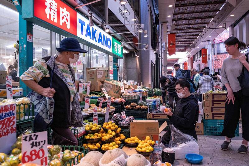 分析師認為，在去除通貨膨脹率後，日本實質利率將維持在負值區間，這將成為日圓極端升值的阻礙。（法新社）