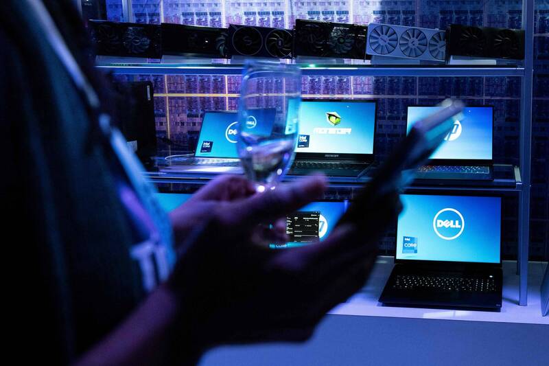 成熟晶片應用，於從消費性電子產品到電動車，還有軍事工業等各個領域。（法新社）