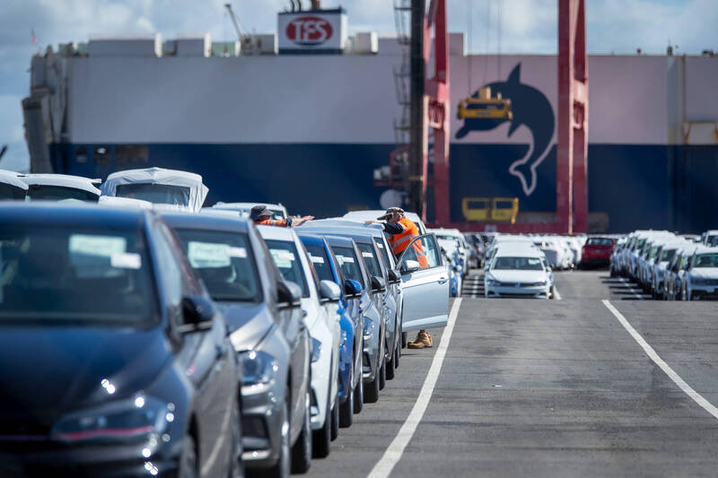 去年中國的海外汽車銷售飆升至創紀錄水平，預計超越日本成為全球最大汽車出口國。（彭博）