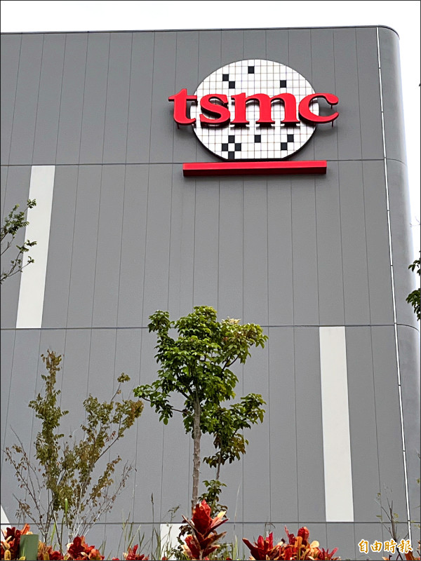 AI功能的晶片需求增多，帶動台積電等晶圓代工產能利用率逐漸上揚。（記者洪友芳攝）