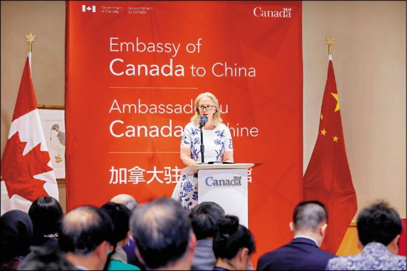 加國駐中國大使梅倩琳受訪時稱，有關外國干預調查的初步公開聽證會，將涵蓋假訊息、間諜活動等各種問題，「這將會讓中國政府很不舒服」。（取自加拿大駐中國大使館X平台）