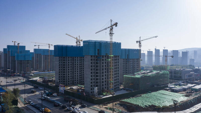 IMF指出，未來10年中國新屋需求恐下降35%至55%。（彭博）