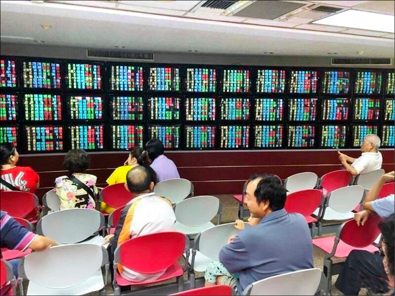 元大投顧指出，短線應提防技術指標修正乖離的可能性，操作上避免積極追價。（資料照）