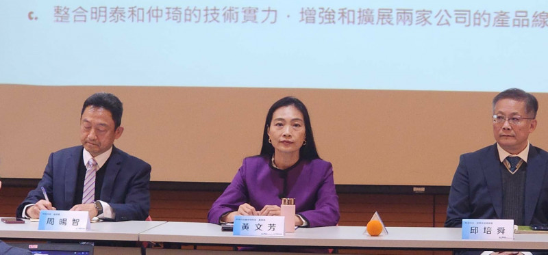 明泰、仲琦董事長黃文芳（中）。（記者王憶紅攝）
