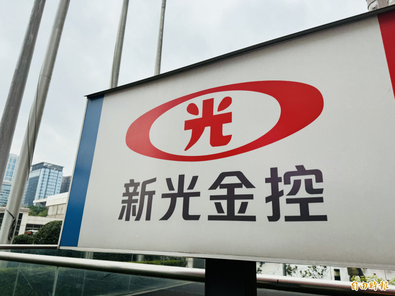 金管會主委黃天牧約見吳家兄弟吳東進與吳東亮等，要求增資讓新光人壽的資本適足率達法訂標準。（記者王孟倫攝）