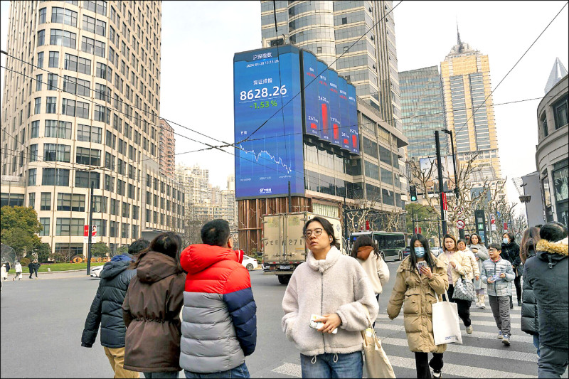 美國跨黨派國會議員近日提出多項法案，加強禁止美國資金投資中國公司，以因應中國對美國經濟和金融市場構成的戰略、商業和國家安全等風險。（彭博）