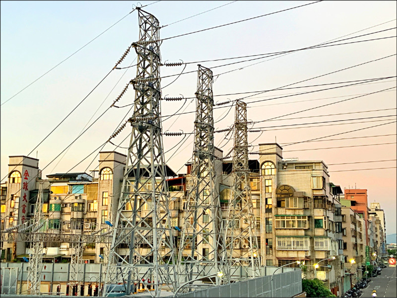 景氣復甦對於今年用電需求增加，在AI電力需求推升下，明年電力需求將更高，電力相關產業將是第二季傳產投資主軸。（資料照）