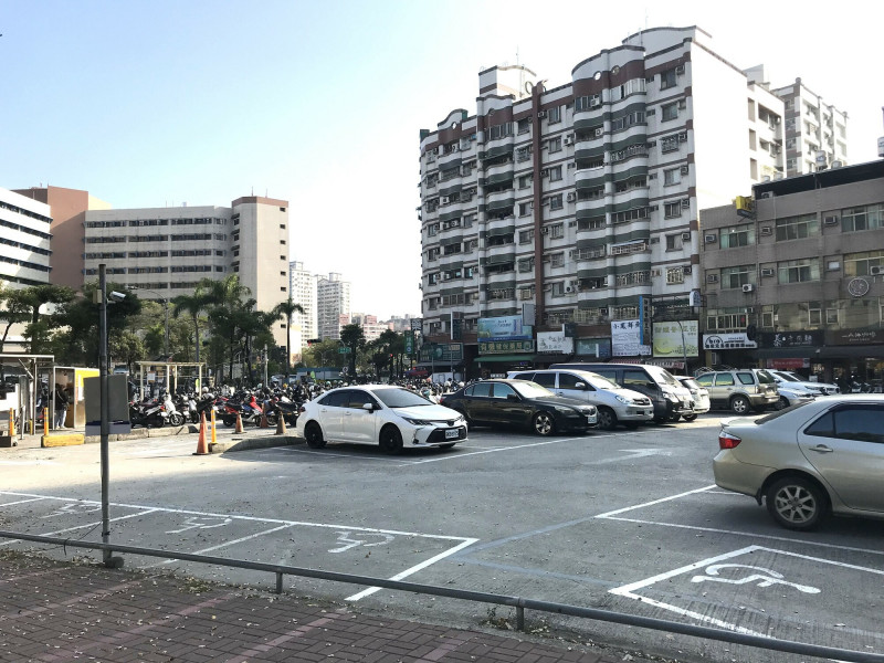 高市第一個促參成功的公有市場BOT案 統一超商「悠活生活廣場」簽約
