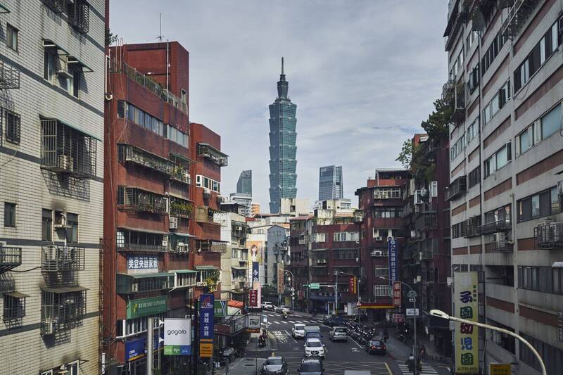 《全球房地產指南》近期編制了亞洲10個主要城市的「一房一廳」租金中位數清單，台北名列中段班。（彭博）