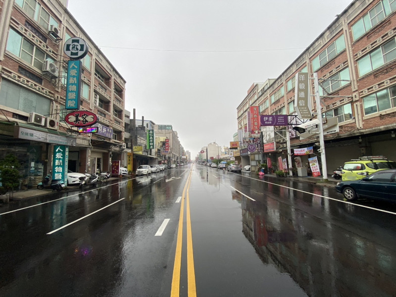 根據實價登錄最新資訊揭露，去年迄今近5季來，彰化縣住宅區土地成交價格最高為單坪66.6萬元，地點是在「鹿港小鎮」的中正路商圈。（記者張聰秋攝）