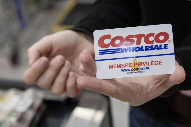 1位好心將Costco會員卡借給中國人的美國華裔，被控涉嫌詐欺、盜竊、仿冒3項罪名。律師提醒民眾，莫輕易出借會員卡。（彭博）