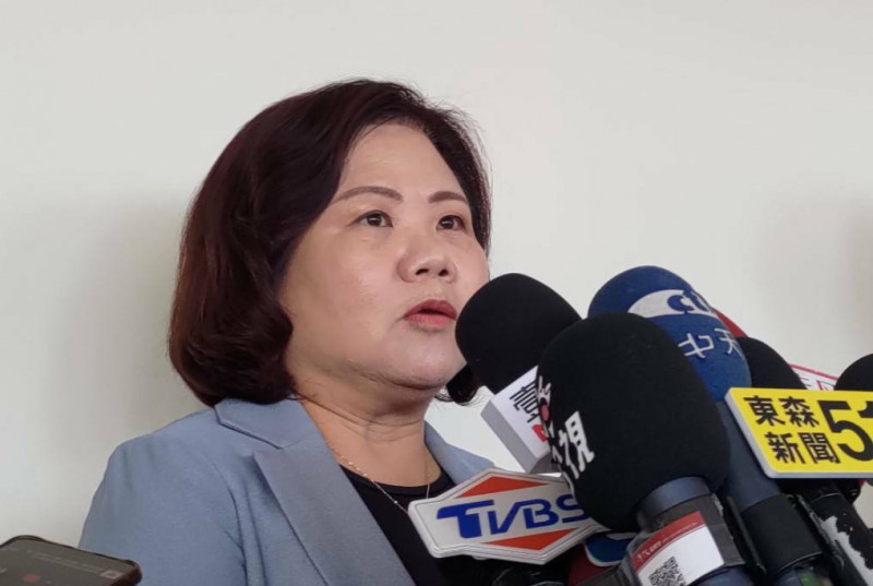 外送平台Uber併購foodpanda台灣外送事業,勞動部長許銘春今日提醒2大平台,合併過程不可減損14萬外送員權益(記者李靚慧攝)