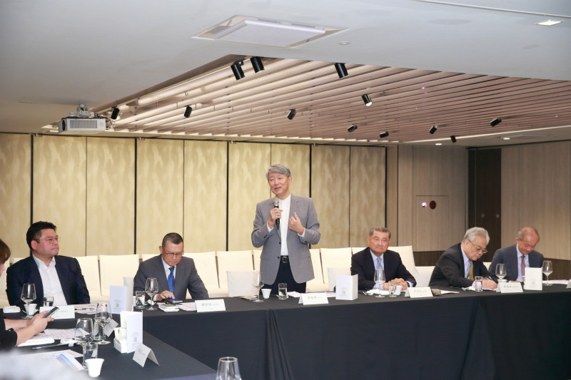 準經濟部長郭智輝與電電公會交流,並透露新政府已計畫在台商全球布局重點區域設立科學園區。(電電公會提供)