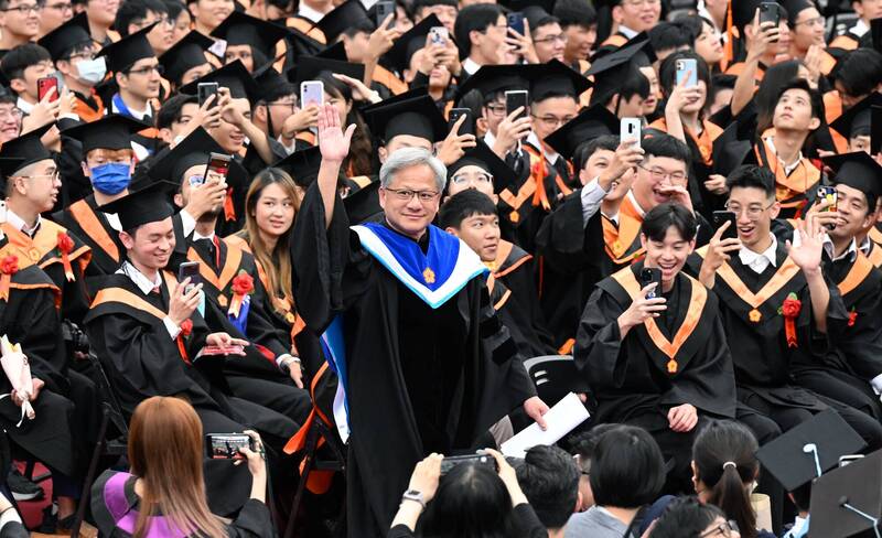 輝達執行長黃仁勳去年在台灣大學畢業典禮演講中提及，曾遭遇多次失敗，時任Sega執行長同意給予機會，最終逆轉公司命運。（記者廖振輝攝）