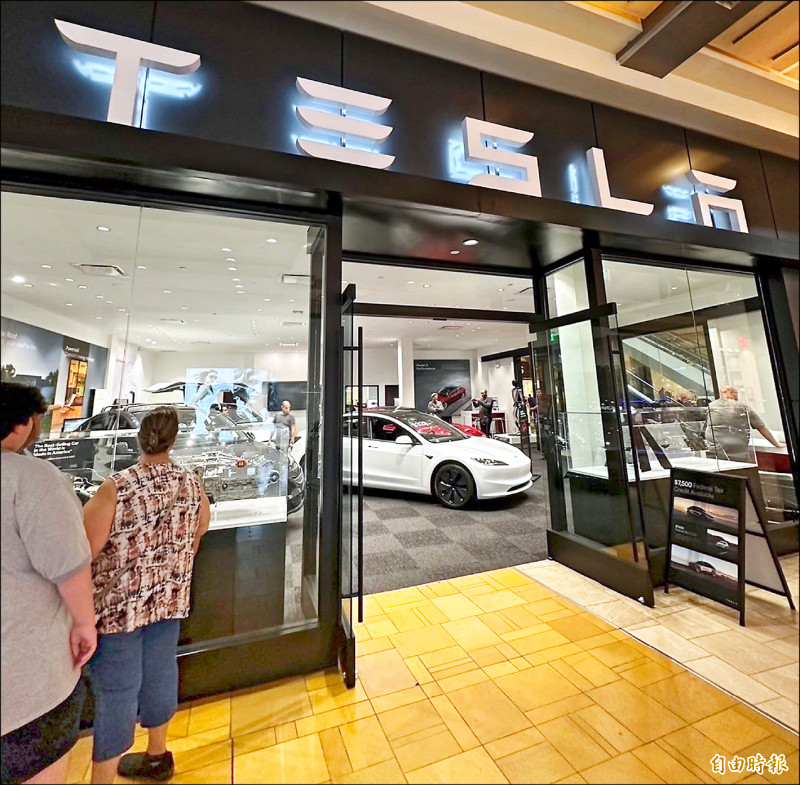 特斯拉等美股七雄股價飆漲近150%，公司高層陸續出脫股票，數量前所未見。（記者魏錫賓攝）